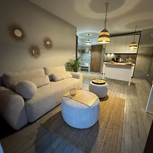 nowe-ogrody-apartament-lux-lotnisko-mtp-pozna-24h.poznan-hotels.com/